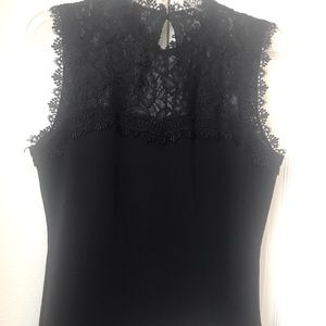 EUC Navy lace trimmed top🎈